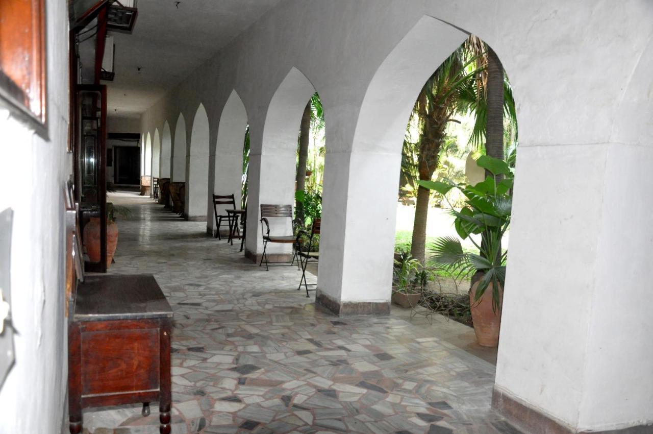 Grand Hotel Amritsar Bagian luar foto
