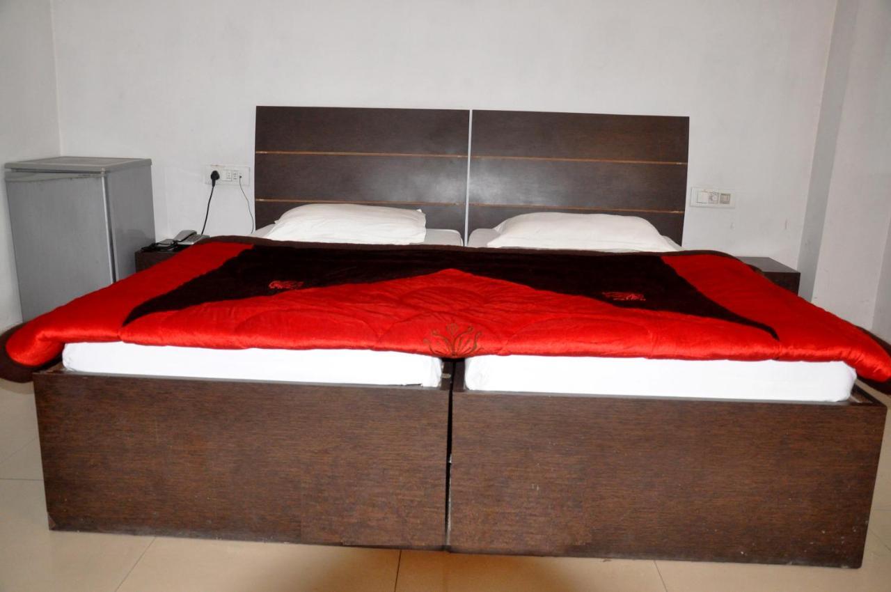 Grand Hotel Amritsar Bagian luar foto