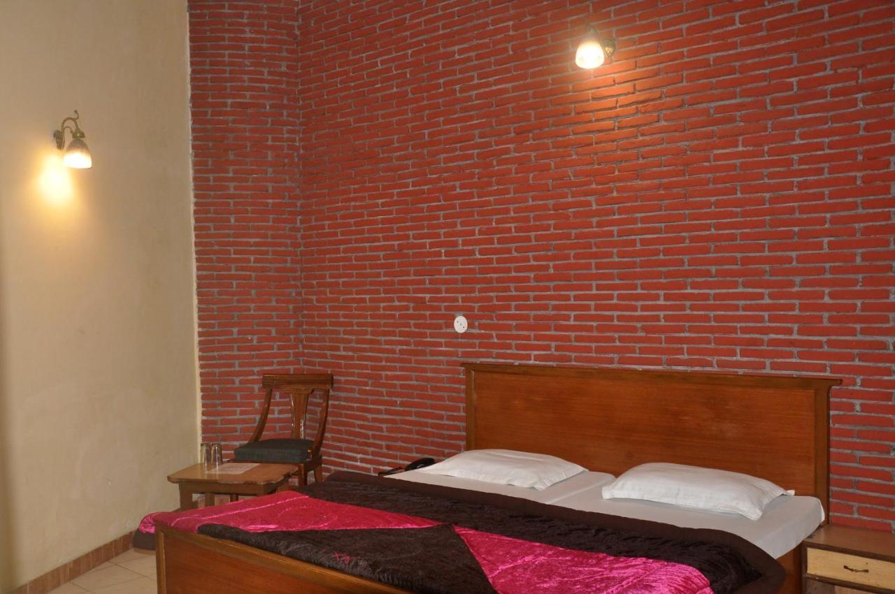 Grand Hotel Amritsar Bagian luar foto