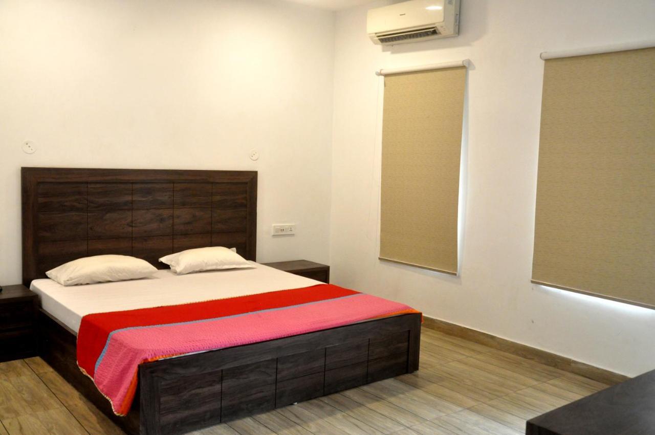Grand Hotel Amritsar Bagian luar foto